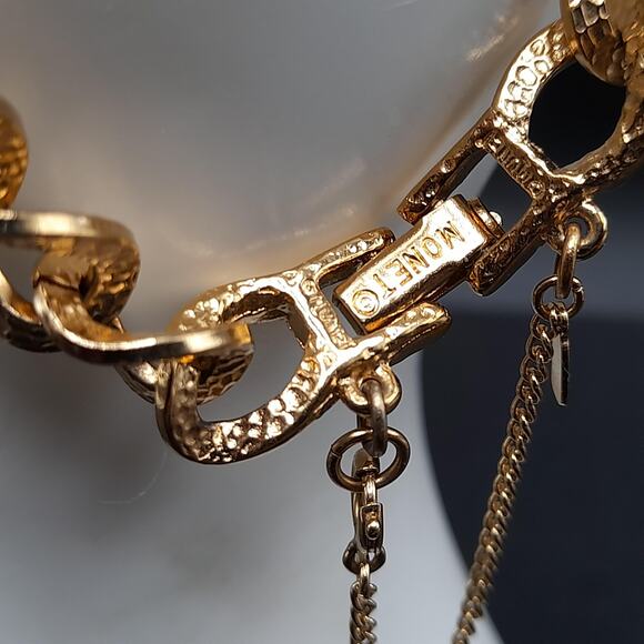 Vintage Monet Textured Bracelet, Gold Plated, Safety Chain, 7 1/4 Inch, 1960s - Picture 6 of 10